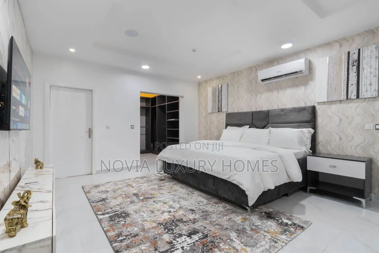 Luxury Waterfront 3 Bedroom Apartment With Pool Sea View