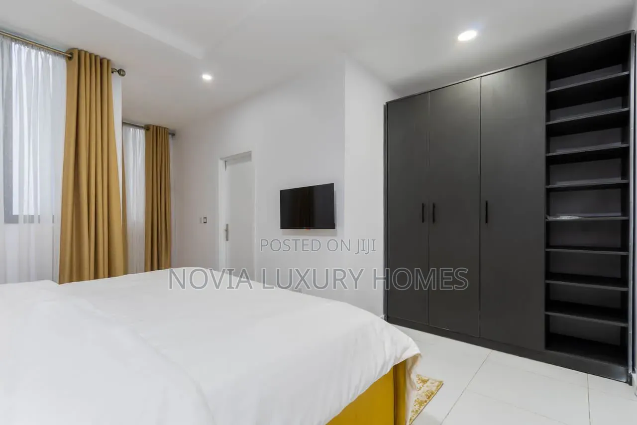 Luxury Waterfront 3 Bedroom Apartment With Pool Sea View