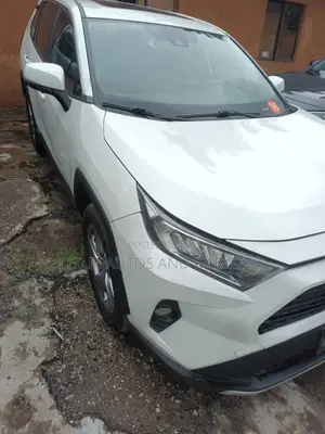 Toyota RAV4 Adventure 2022 White