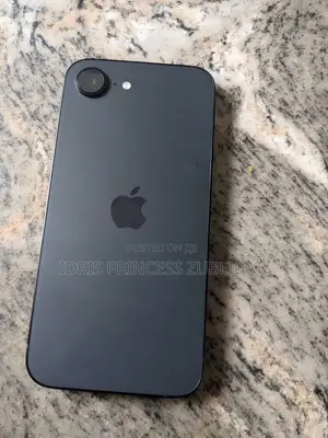 Apple iPhone 16e 128 GB Black
