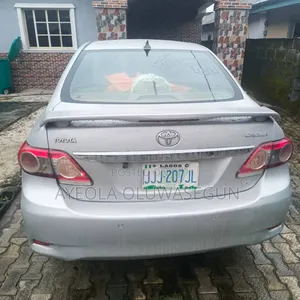 Toyota Corolla LE 4dr Sedan (1.8L 4cyl 4A) 2010 Silver
