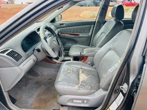 Toyota Camry LE V6 4dr Sedan (3.0L 6cyl 5A) 2004 Gray