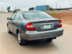 Toyota Camry LE V6 4dr Sedan (3.0L 6cyl 5A) 2004 Gray