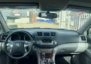 Toyota Highlander Limited 2012 Gray