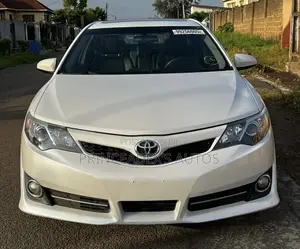 Toyota Camry SE Sport 4dr Sedan (2.5L 4cyl 6A) 2014 Off white