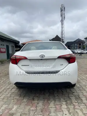Toyota Corolla LE 4dr Sedan (1.8L 4cyl CVT) 2016 White