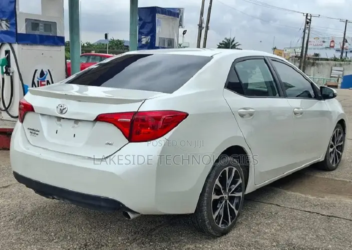 Toyota Corolla 2017 White