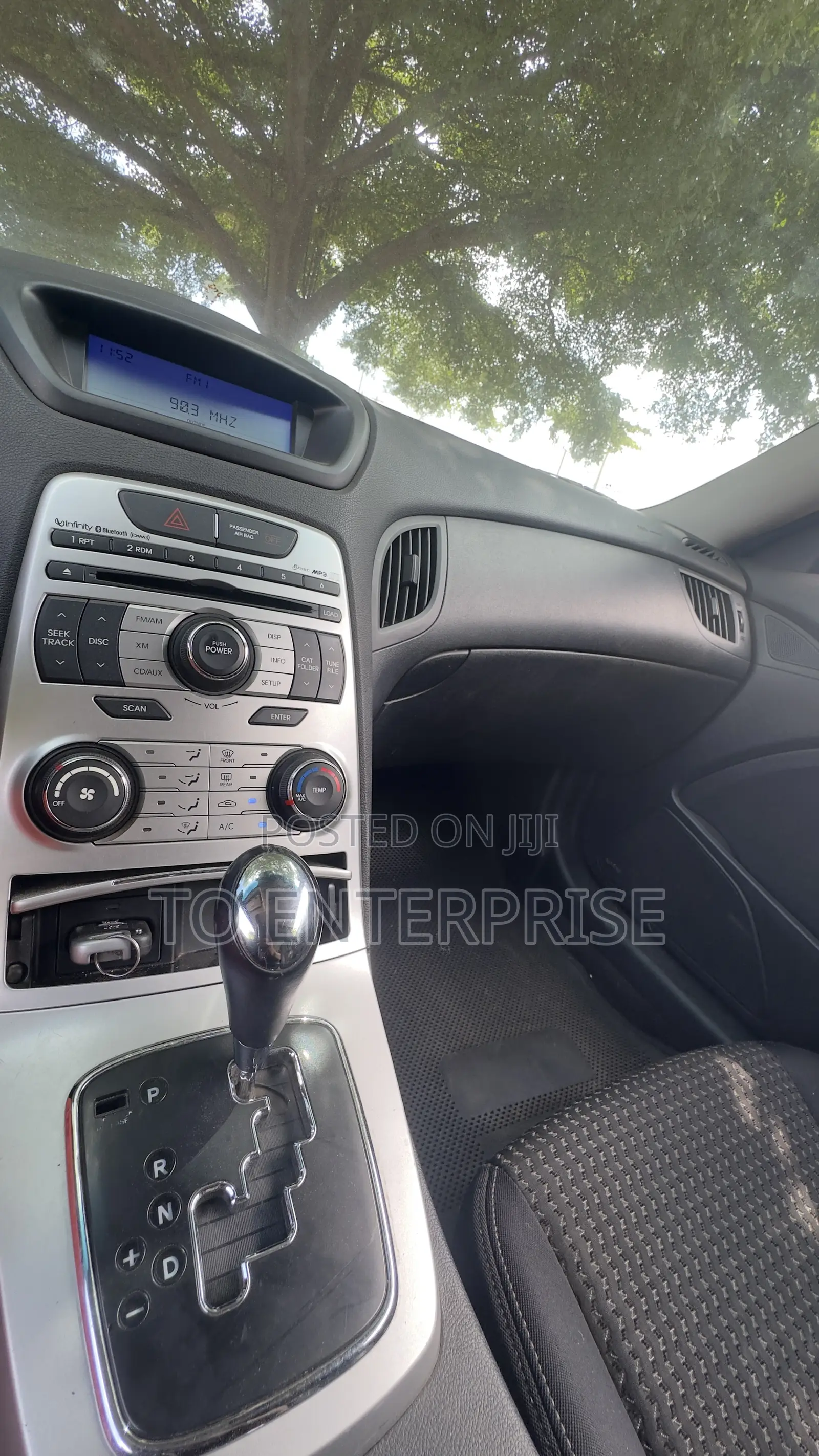 Hyundai Genesis 2011 Silver