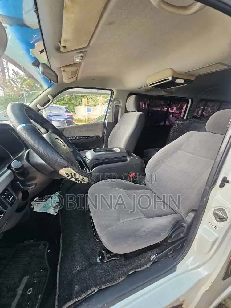 Toyota HiAce 2016 White