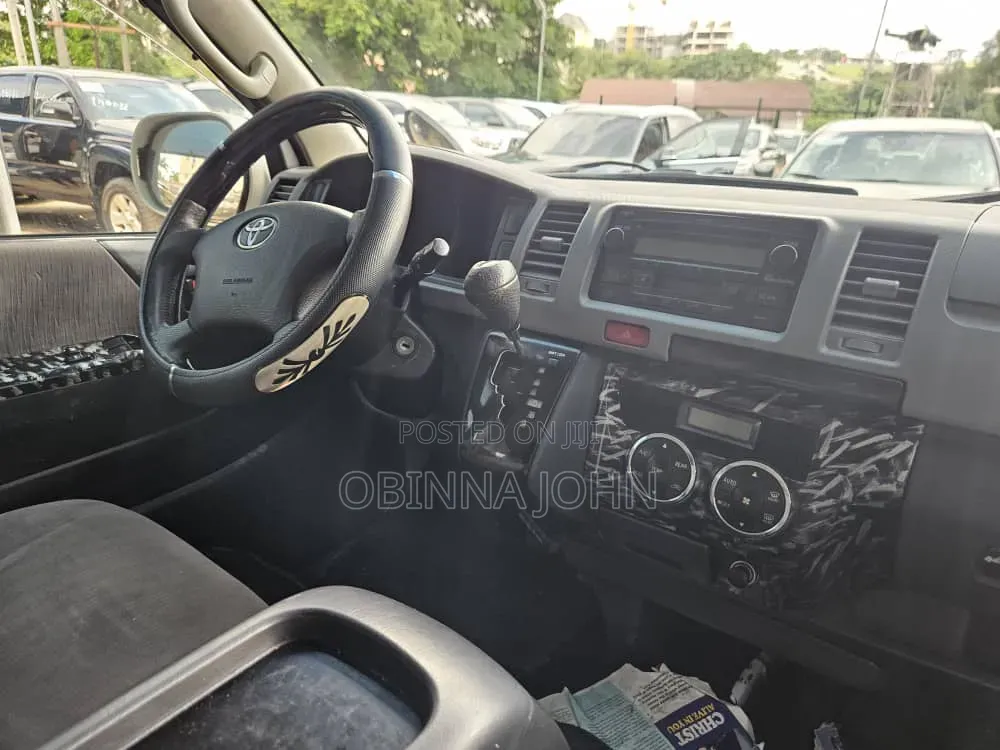Toyota HiAce 2016 White