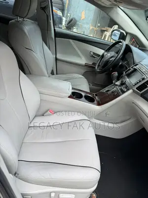 Toyota Venza AWD 2010 Silver