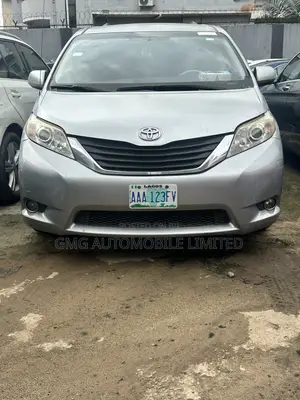 Toyota Sienna LE 8 Passenger 2011 Silver