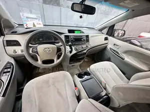 Toyota Sienna LE 8 Passenger 2011 Silver