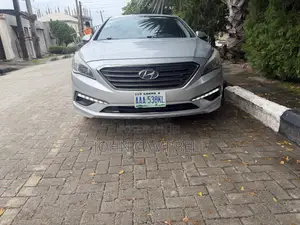 Hyundai Sonata Base Sedan FWD (2.4L 4cyl 6A) 2017 Gray