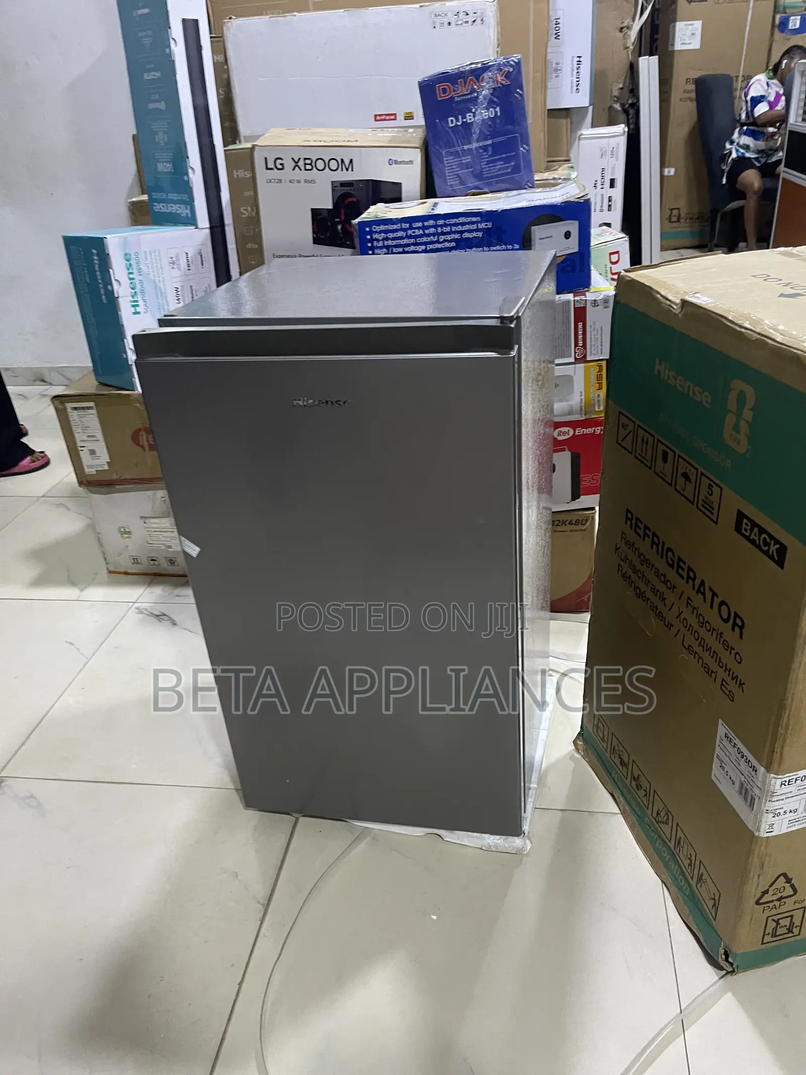 Hisense Modern Compact Refrigerator