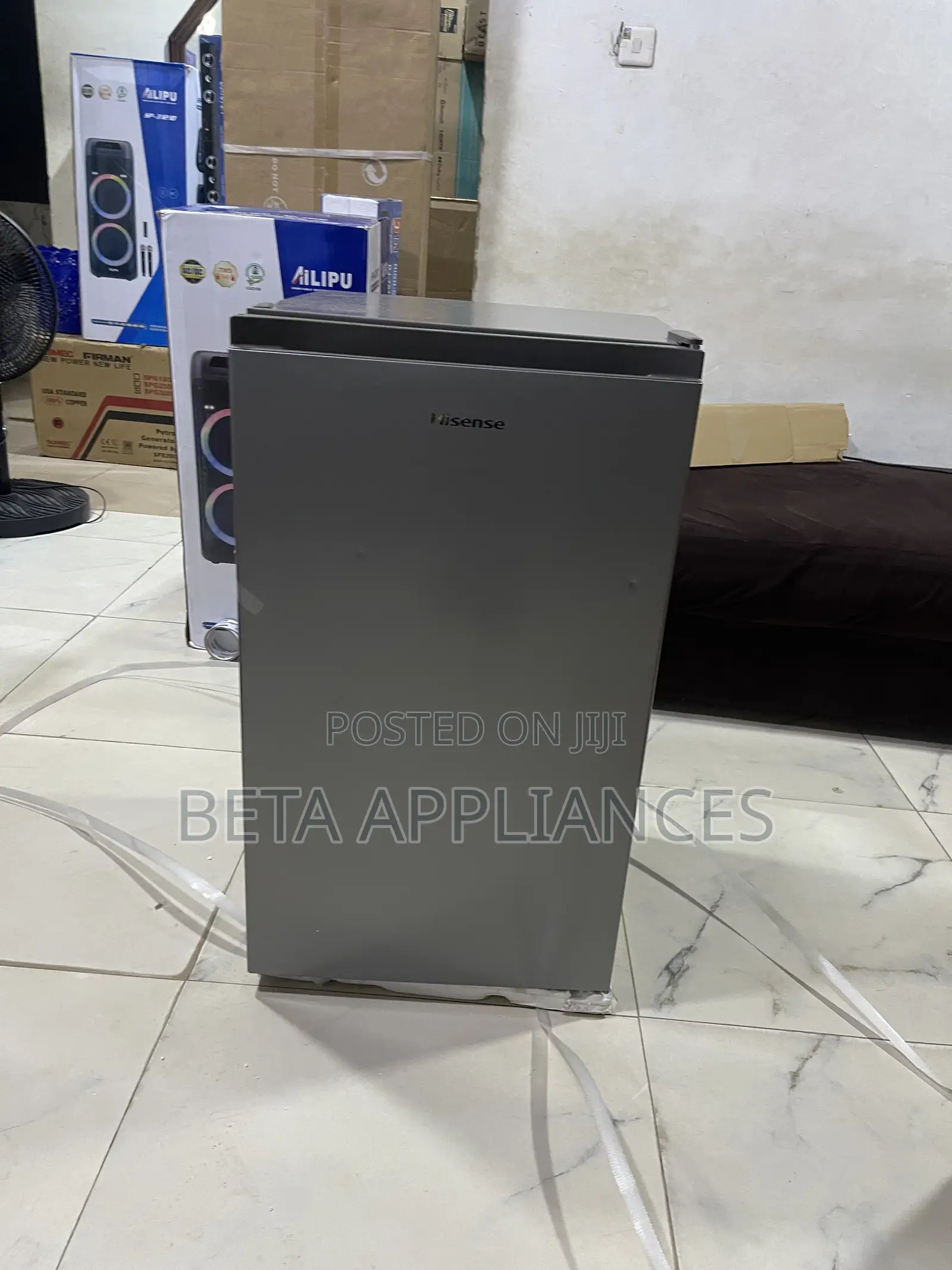Hisense Modern Compact Refrigerator