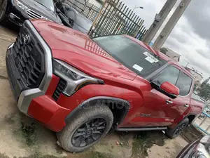 Toyota Tundra 2022 Red