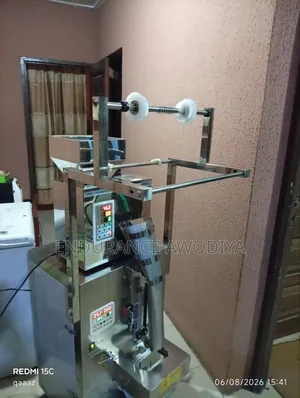 Dry Product Packaging Machine