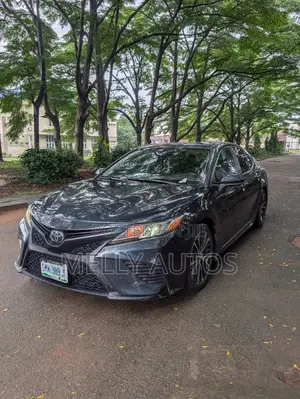 Toyota Camry SE FWD (2.5L 4cyl 8AM) 2018 Blue