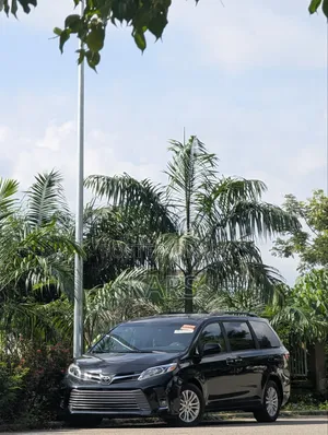 Toyota Sienna 2017 Black