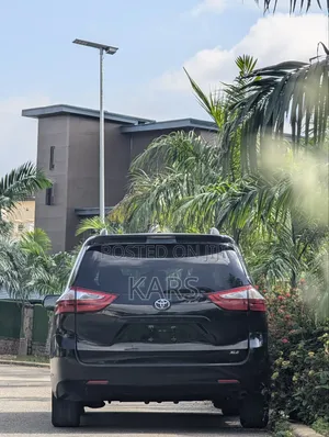 Toyota Sienna 2017 Black