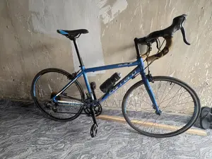 Carrera Zelos JR Road Bike – Excellent Condition