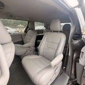 Toyota Sienna XLE 8 Passenger (3.5L 6cyl 6A) 2016 Gray