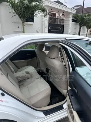 Toyota Camry LE 4dr Sedan (2.5L 4cyl 6A) 2014 White