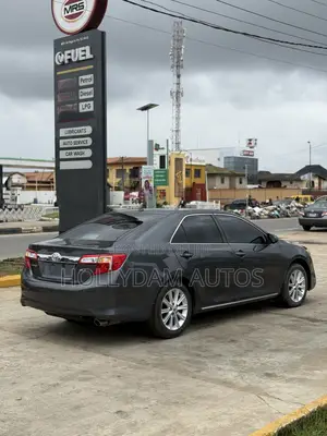Toyota Camry XLE 4dr Sedan (2.5L 4cyl 6A) 2013 Gray