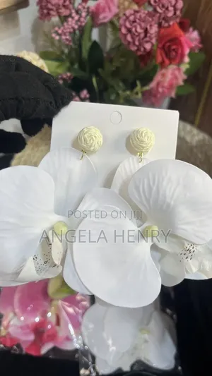 Dropping Petals Earrings