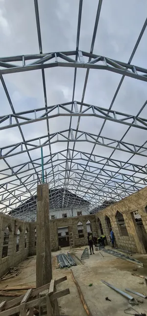 Galvanized Steel Roof Trusses Constructions and Aluminium Installation