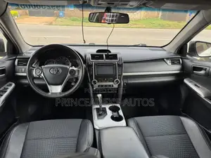 Toyota Camry SE Sport 4dr Sedan (2.5L 4cyl 6A) 2014 Off white