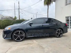 Toyota Camry SE V6 4dr Sedan (3.5L 6cyl 6A) 2012 Blue