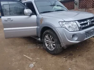 Mitsubishi Pajero 2014 Silver