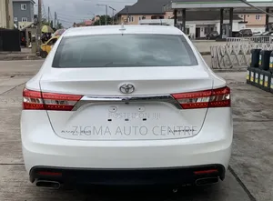 Toyota Avalon Limited 4dr Sedan (3.5L 6cyl 6A) 2015 White