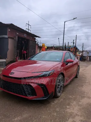 Toyota Camry SE 2025 Red