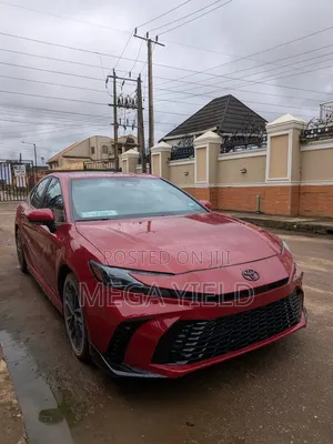 Toyota Camry SE 2025 Red