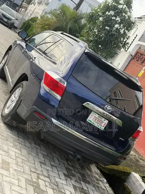Toyota Highlander SE 2011 Blue
