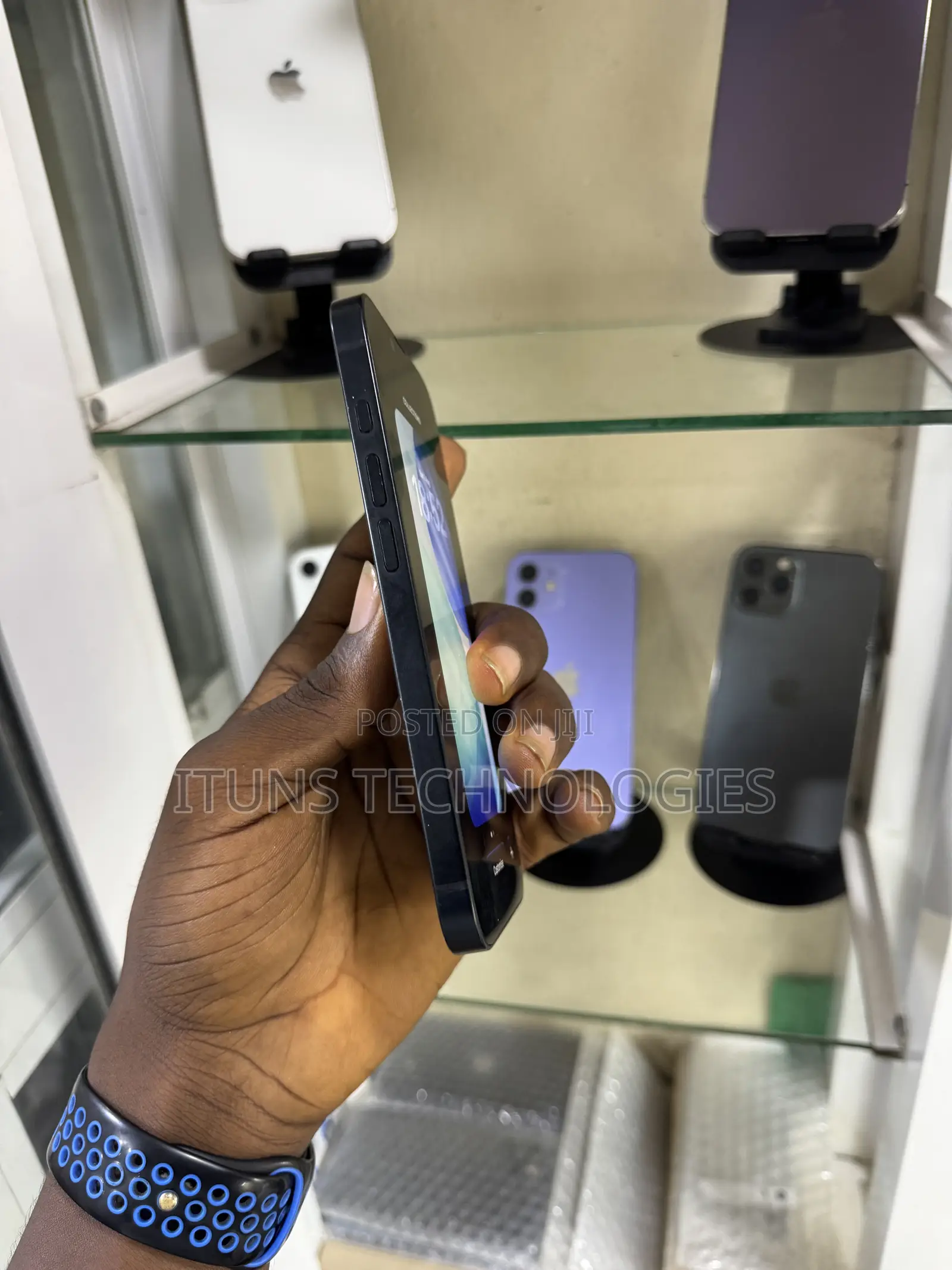Apple iPhone 16e 128 GB Black