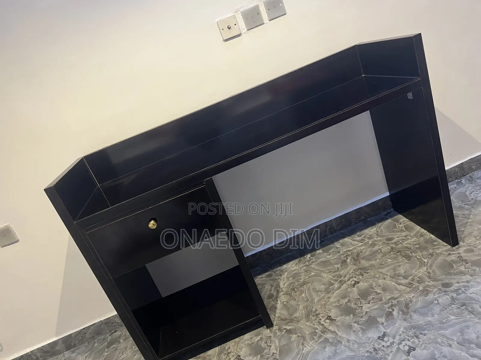 Office / Study Table