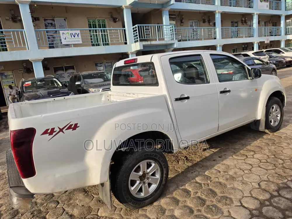 Isuzu D-MAX 2014 White