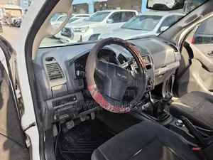 Isuzu D-MAX 2014 White