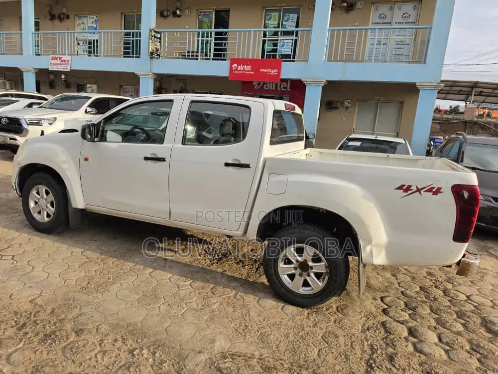 Isuzu D-MAX 2014 White