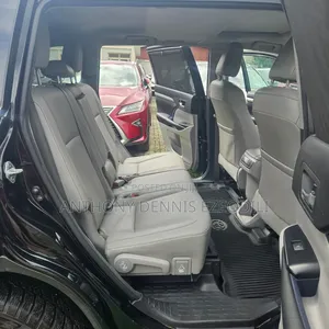 Toyota Highlander XLE 4x4 V6 (3.5L 6cyl 8A) 2017 Black