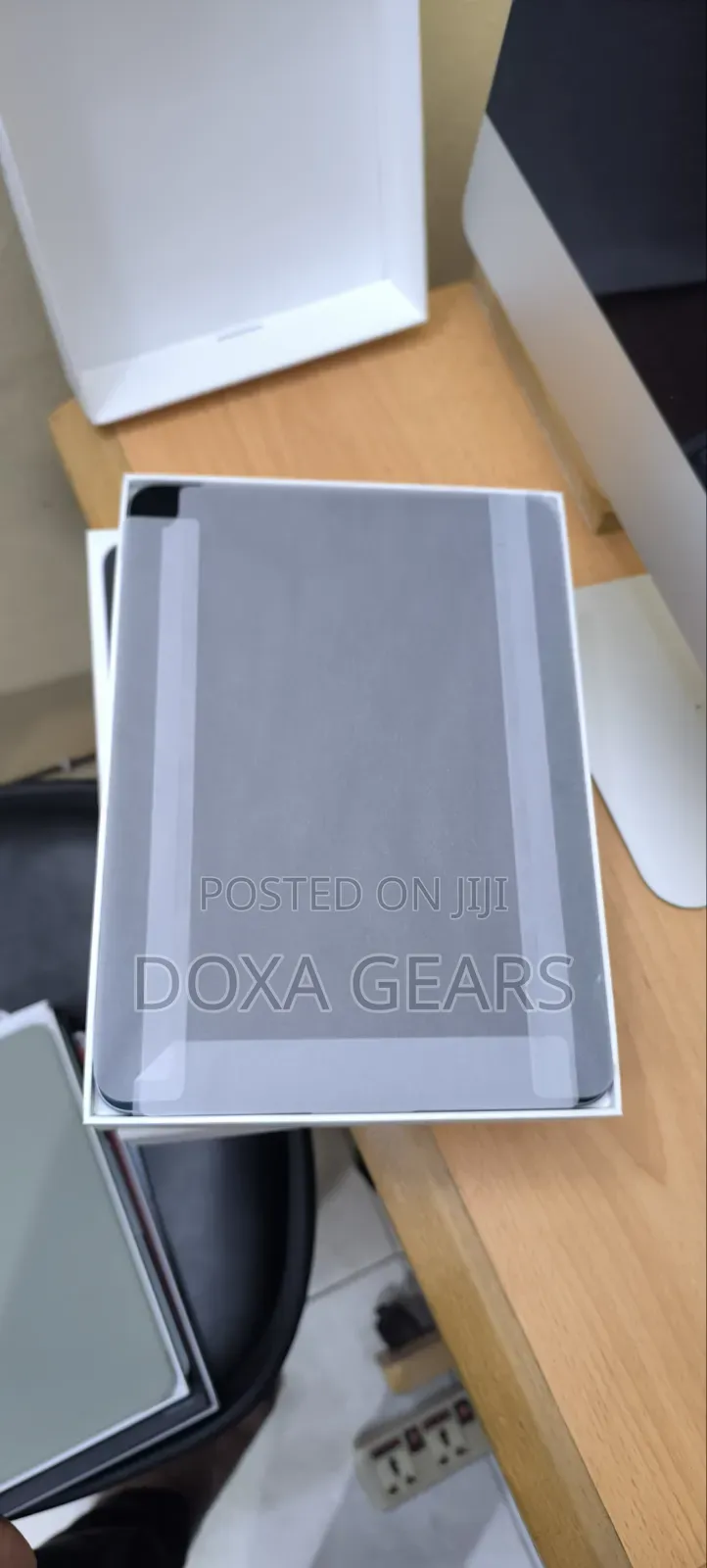 Apple iPad Air (2022) 64 GB Gray