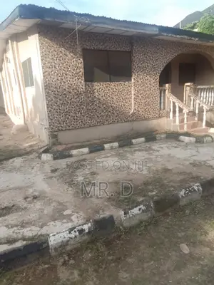 4bdrm Bungalow in Oyo, Ibadan for sale