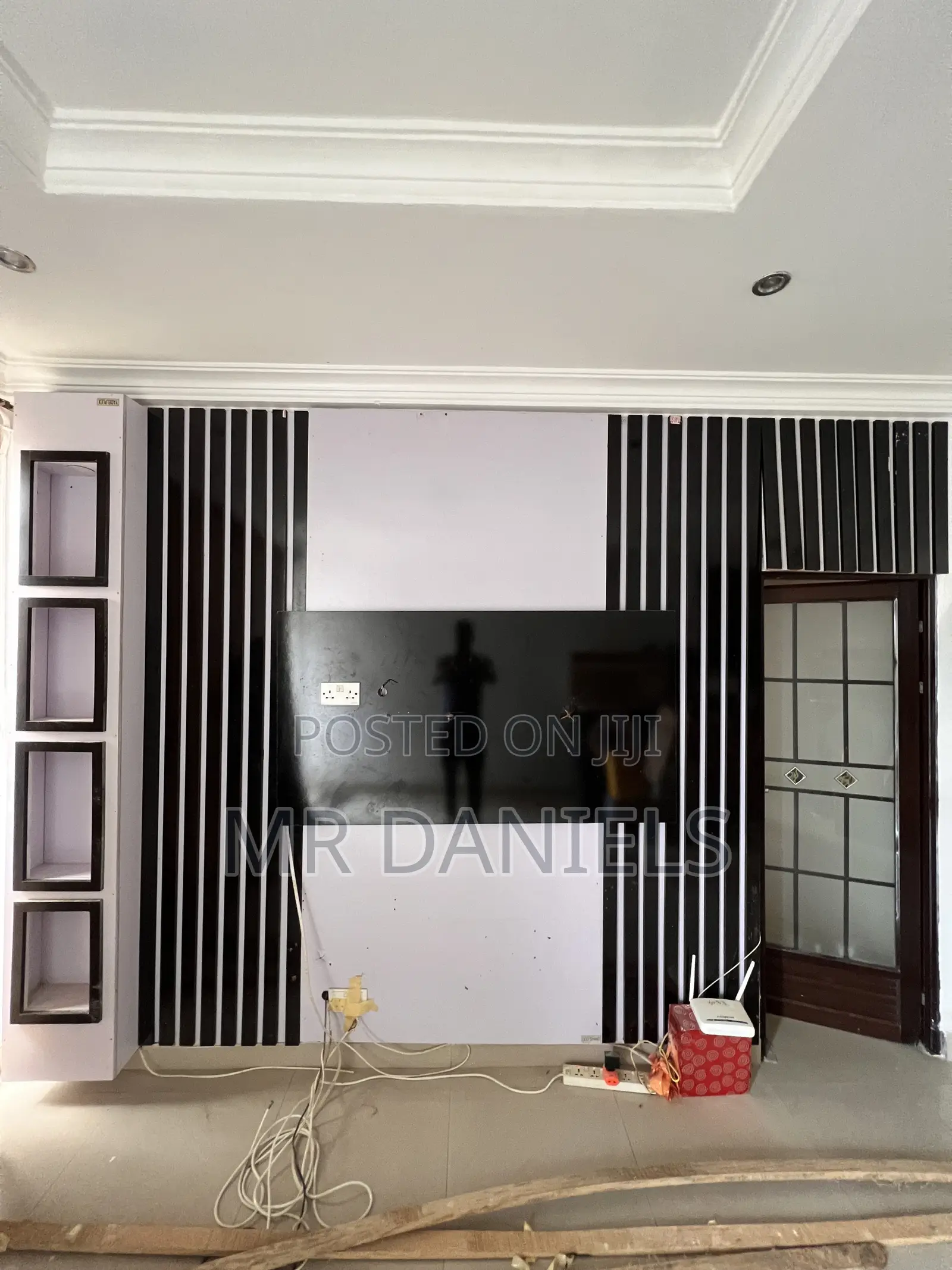 8ft TV Panel and Console ( Used )