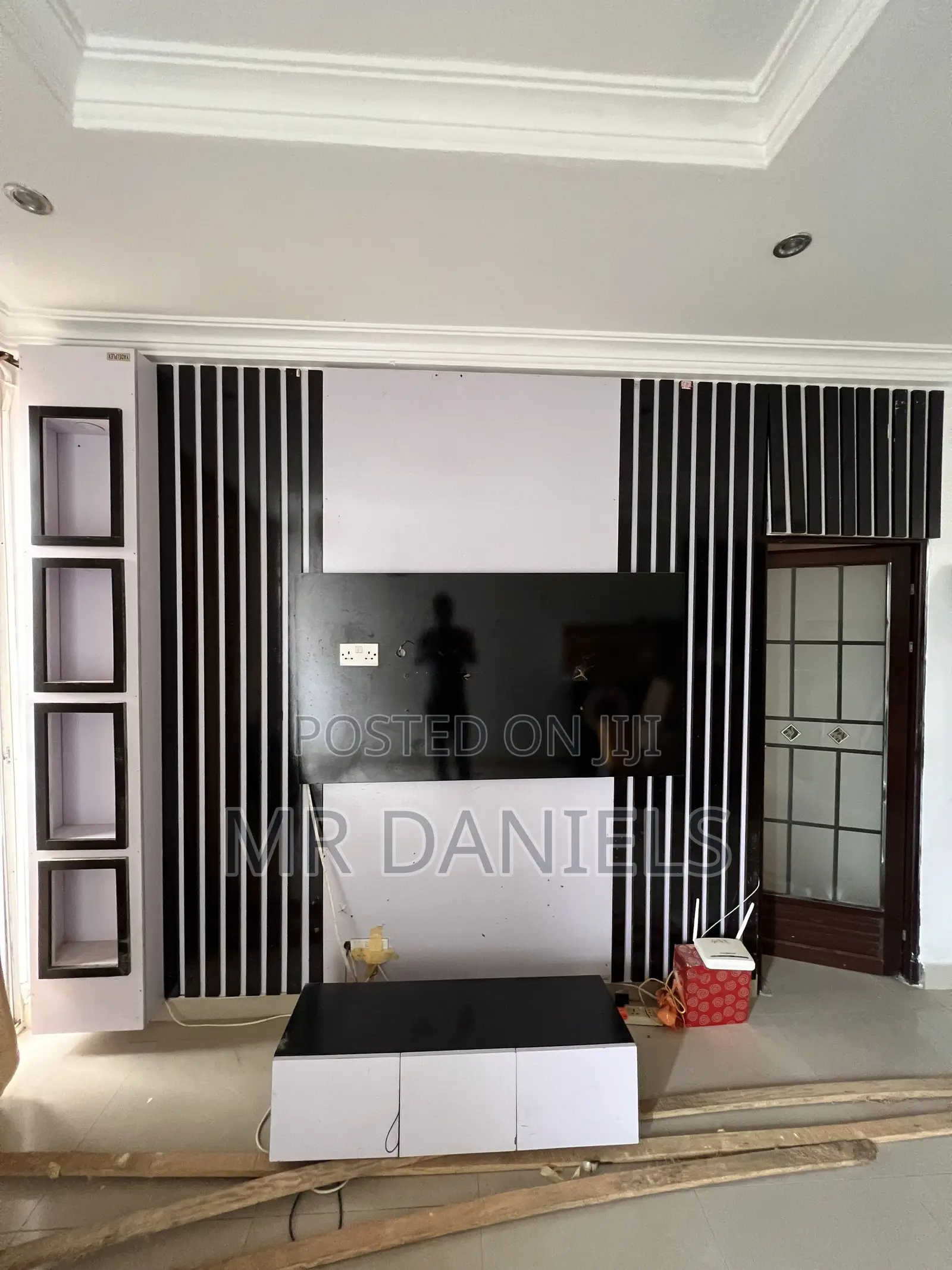 8ft TV Panel and Console ( Used )