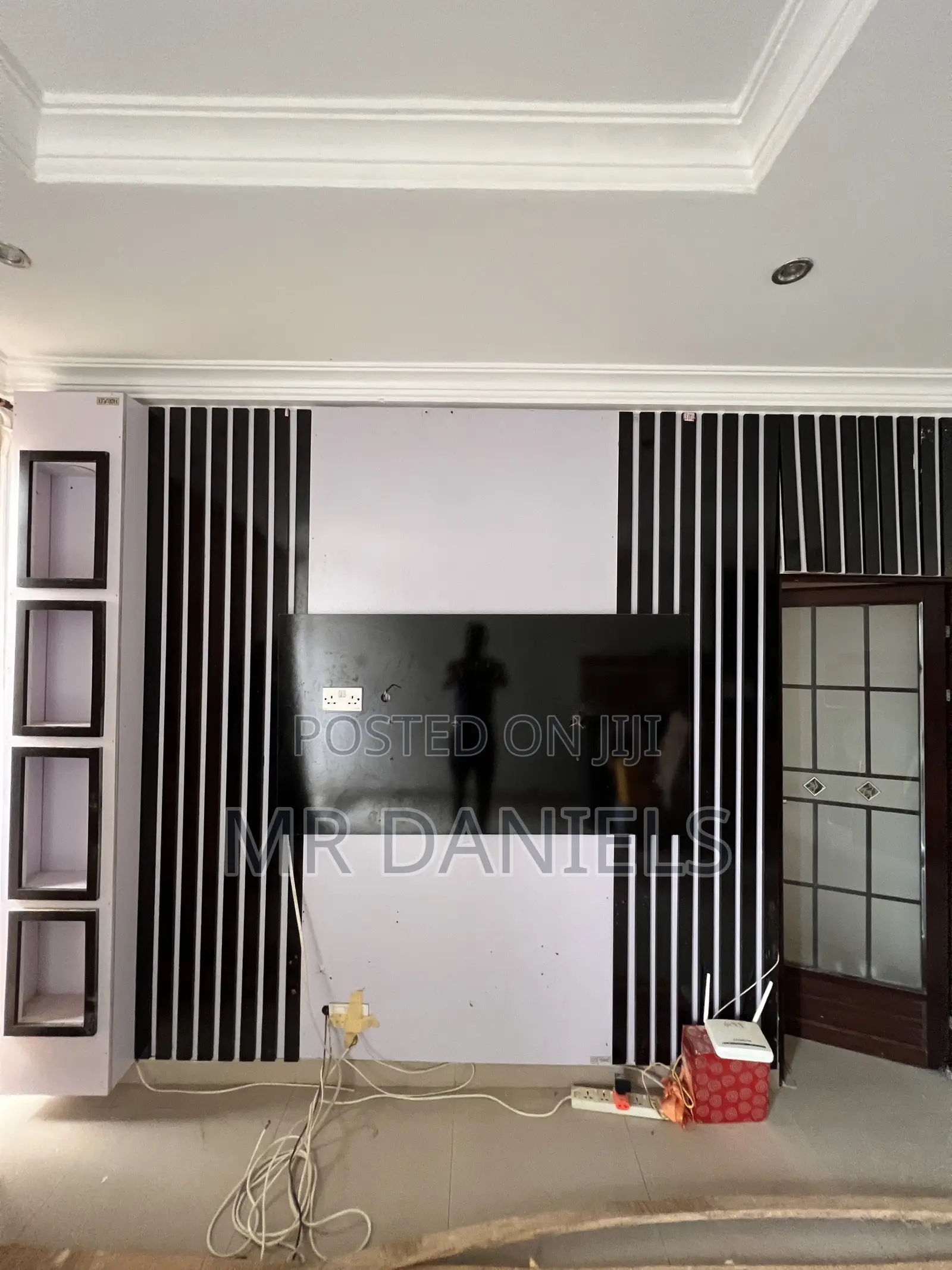 8ft TV Panel and Console ( Used )