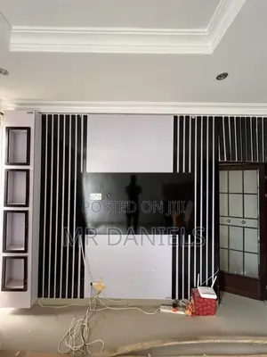 8ft TV Panel and Console ( Used )